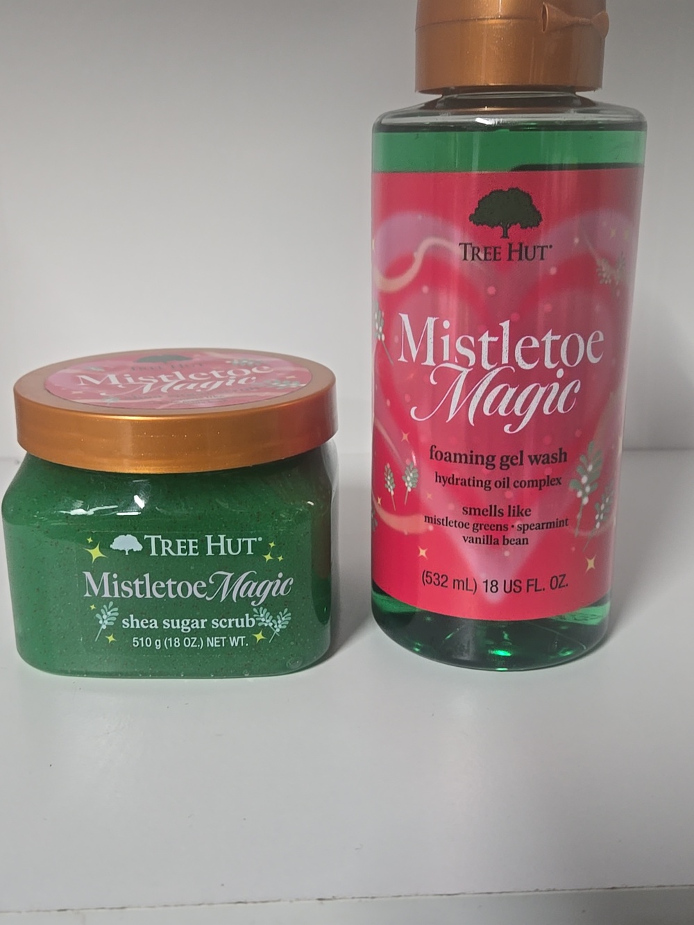 New Tree hut Mistletoe Magic Gel Wash  18FL OZ big bottle And Sugar Scrub